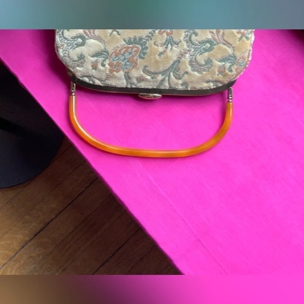 Vintage 1940s Tapestry Bag w/ Bakelite Handle - Picture 10 of 10